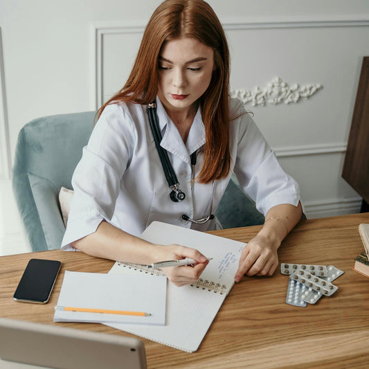 HORMOONTHERAPIE: WAT JE MOET WETEN OVER DE COMEBACK VAN HRT
