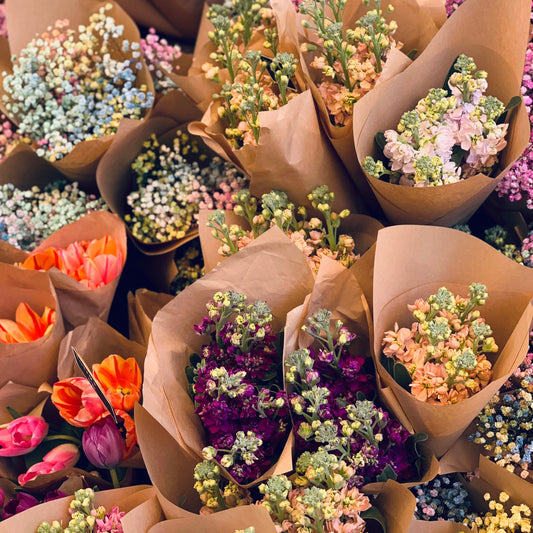 VALENTIJNSDAG: STIEKEME HUWELIJKEN EN GOEDKOPE POSTZEGELS